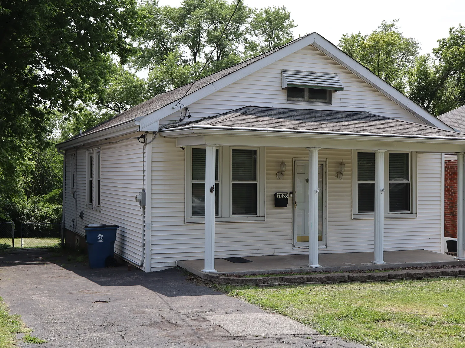 7028 Idlewild Ave — Photo 2