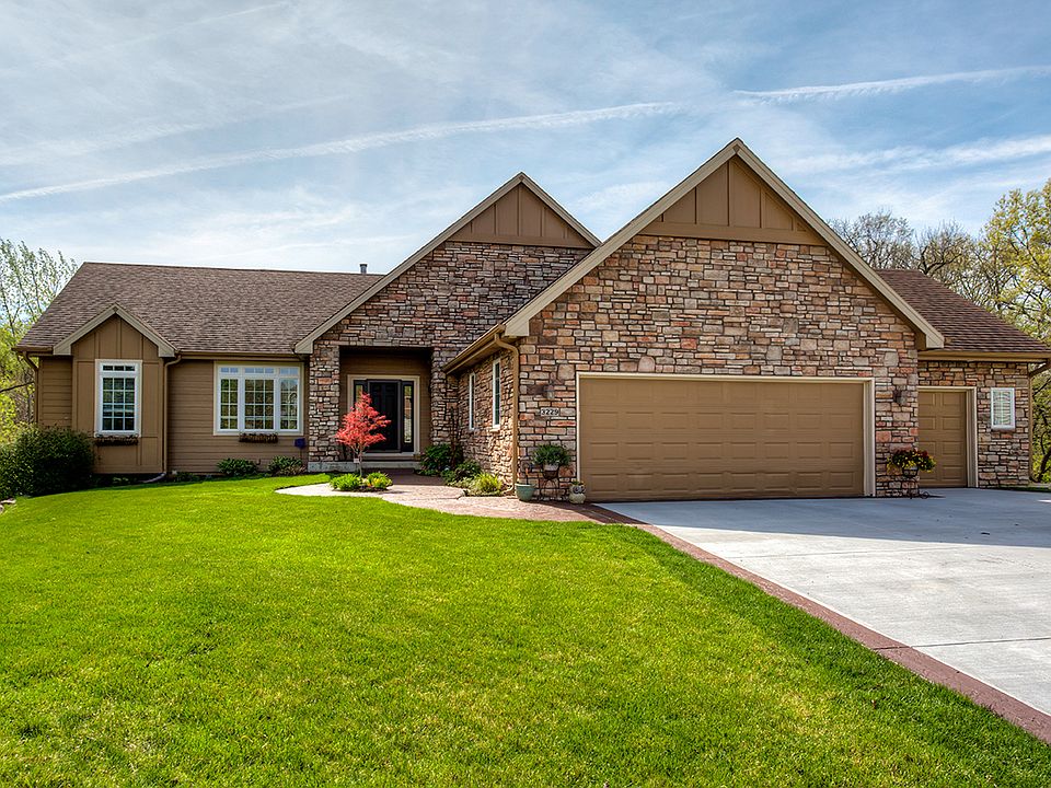 1st image of 3229 SW Coves Dr