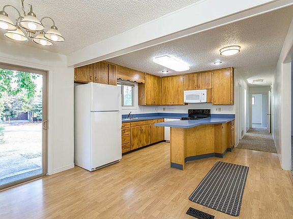 3rd image of 2009 Lion Mountain Rd