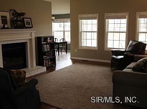 3rd image of 305 Redwood Dr