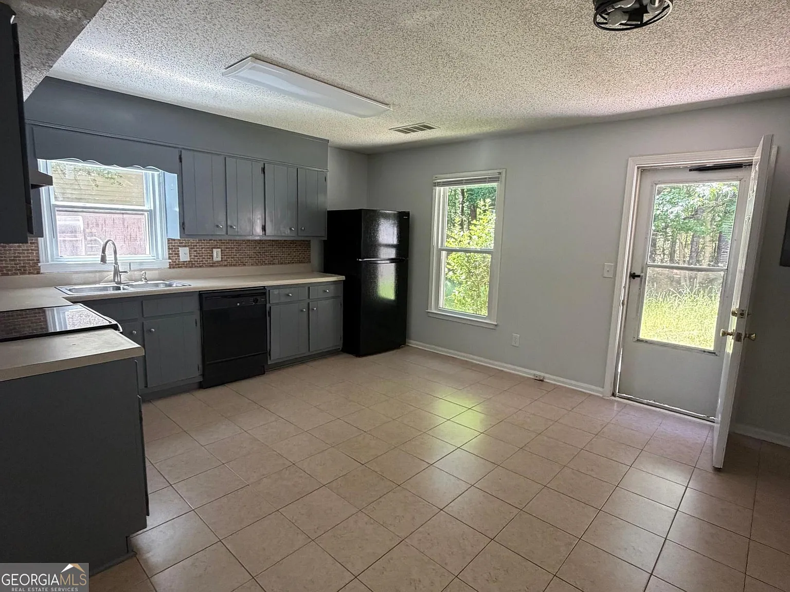 2 bed, 2.5 bath, 1200 sqft, $1,500 — Photo 2