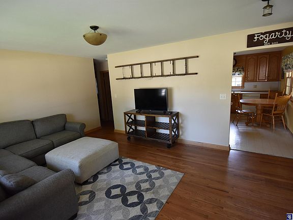 3rd image of 5645 Glade St