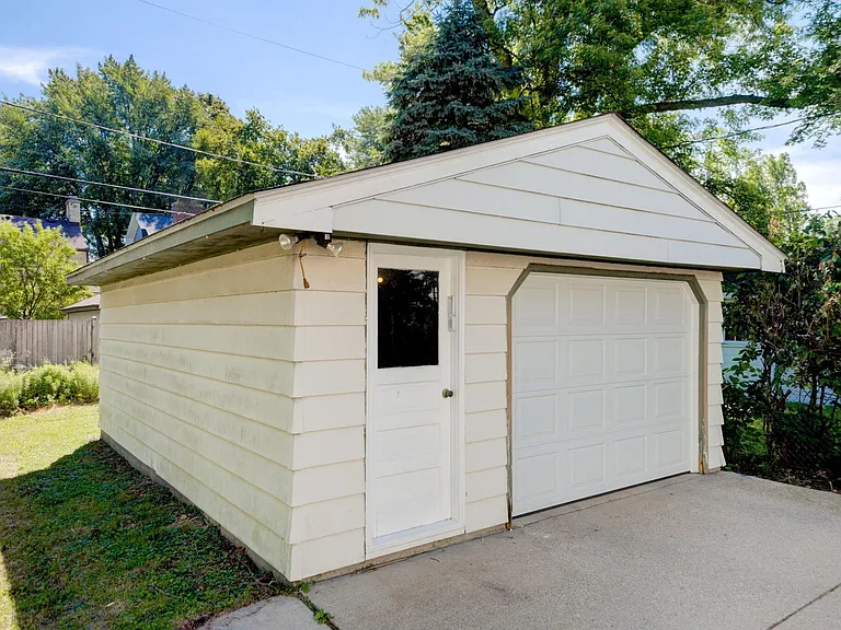 5952 N Lydell Ave — Photo 12
