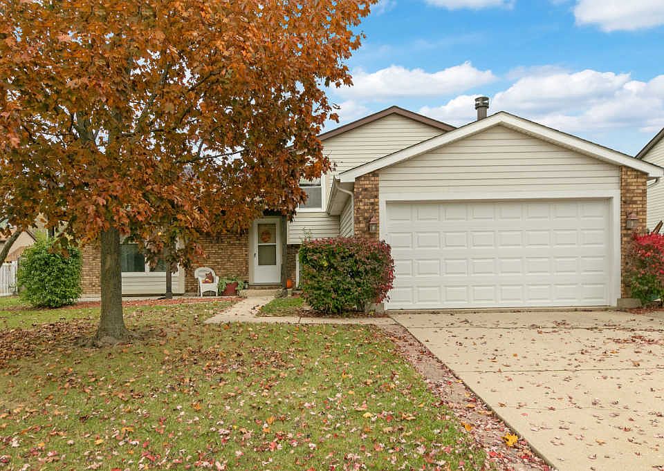 1st image of 523 Waterford Dr