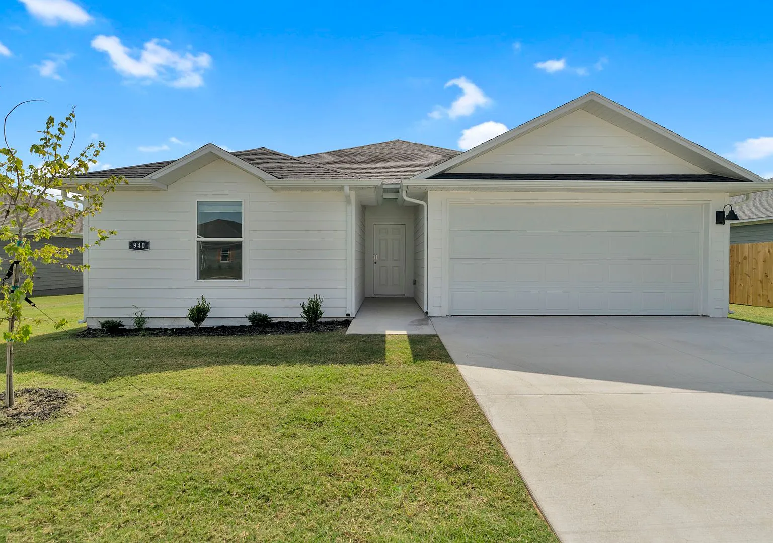 Brand-New 3 Bedroom Home in Prairie Grove! Move-in Ready! — Photo 2