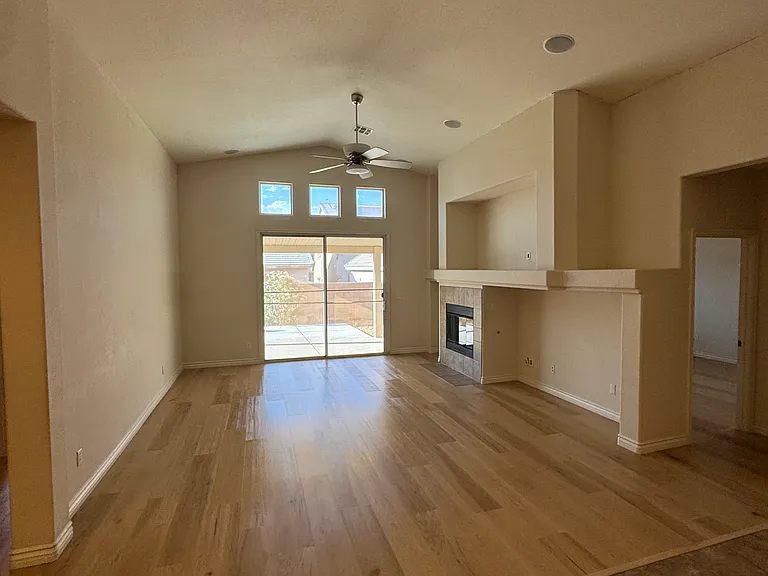 2516 Alma Lidia Ave — Photo 16