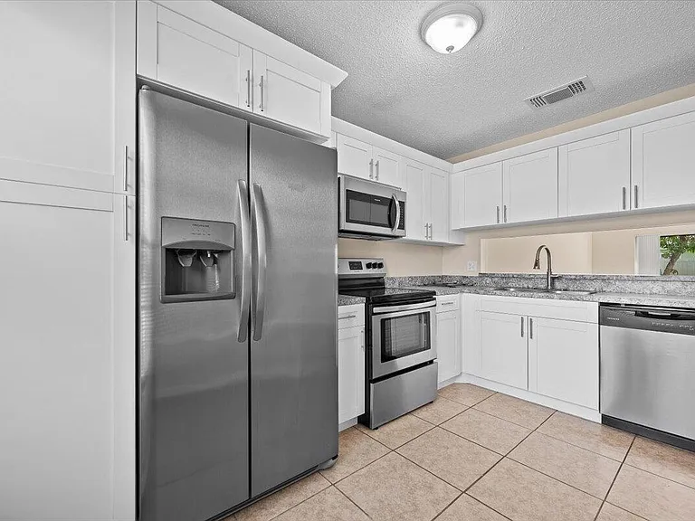144 Deerfield Ct — Photo 5
