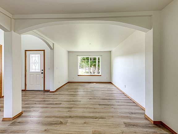 5th image of 1209 Rolling Hills Dr
