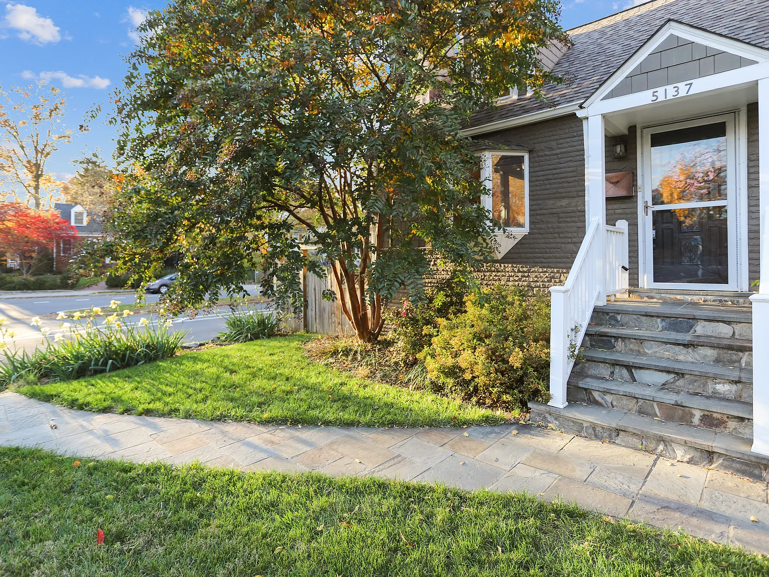 3 bed, 3.5 bath, 1496 sqft, $4,700 — Photo 2