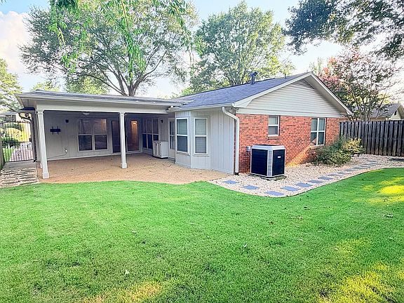 2nd image of 1610 Hollow Ln
