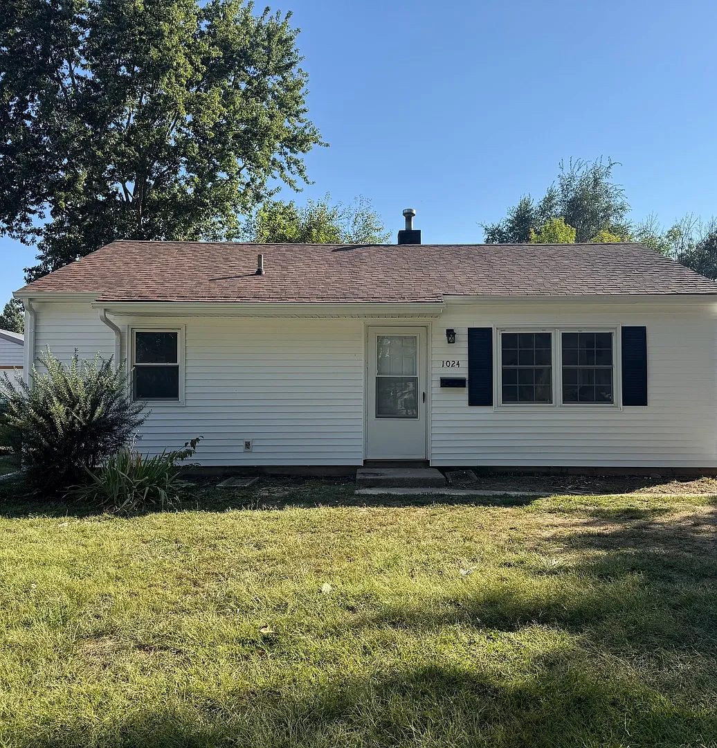 1024 Eastview Dr photo 1