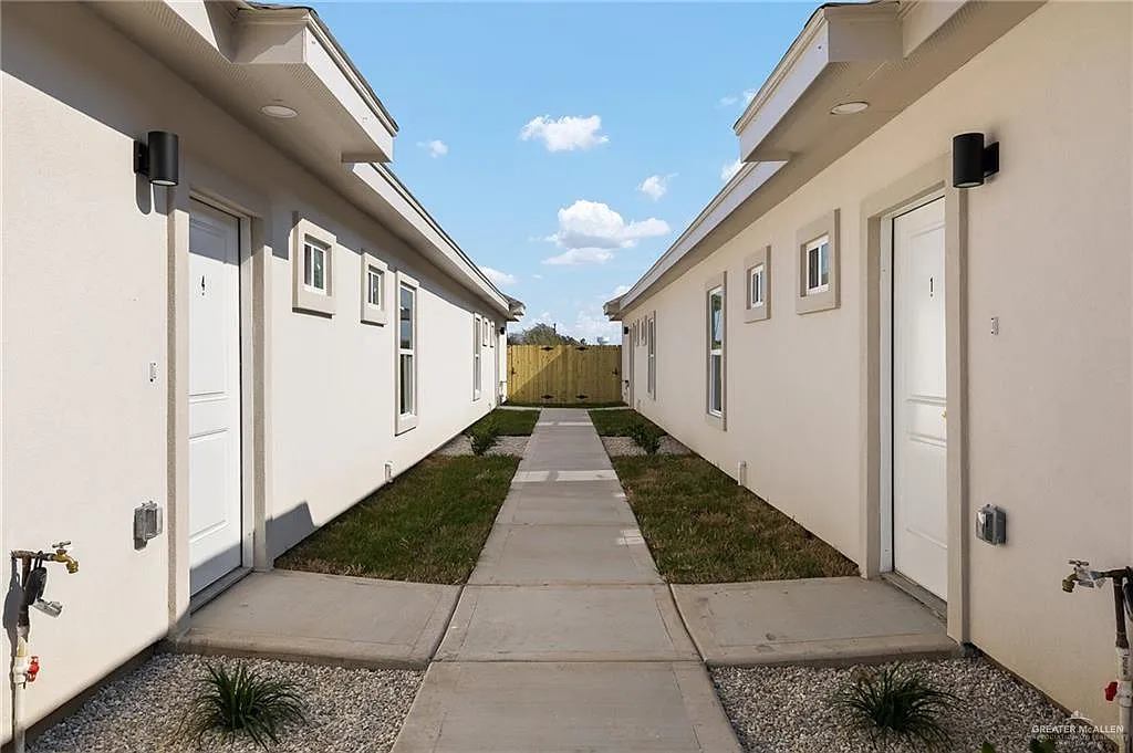 3 bed, 2.0 bath, 1050 sqft, $1,350 — Photo 3