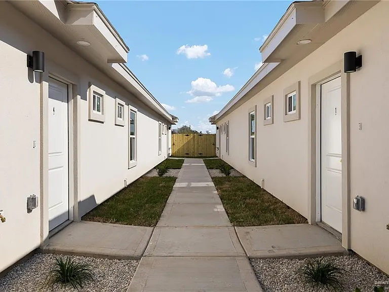 1322 Beverly Ave #3 — Photo 3
