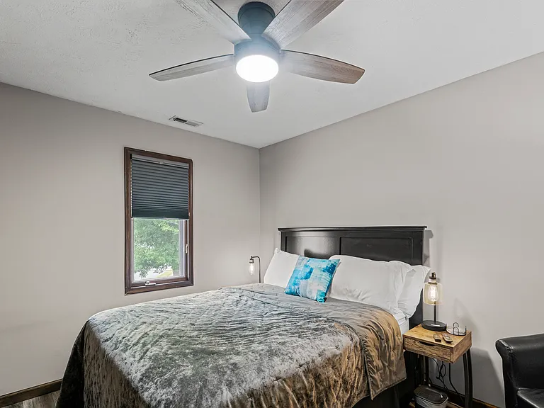 5008 NW Radial Hwy #2 — Photo 37
