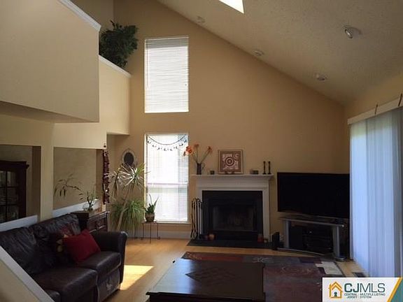 3rd image of 18 Woodhill St #143
