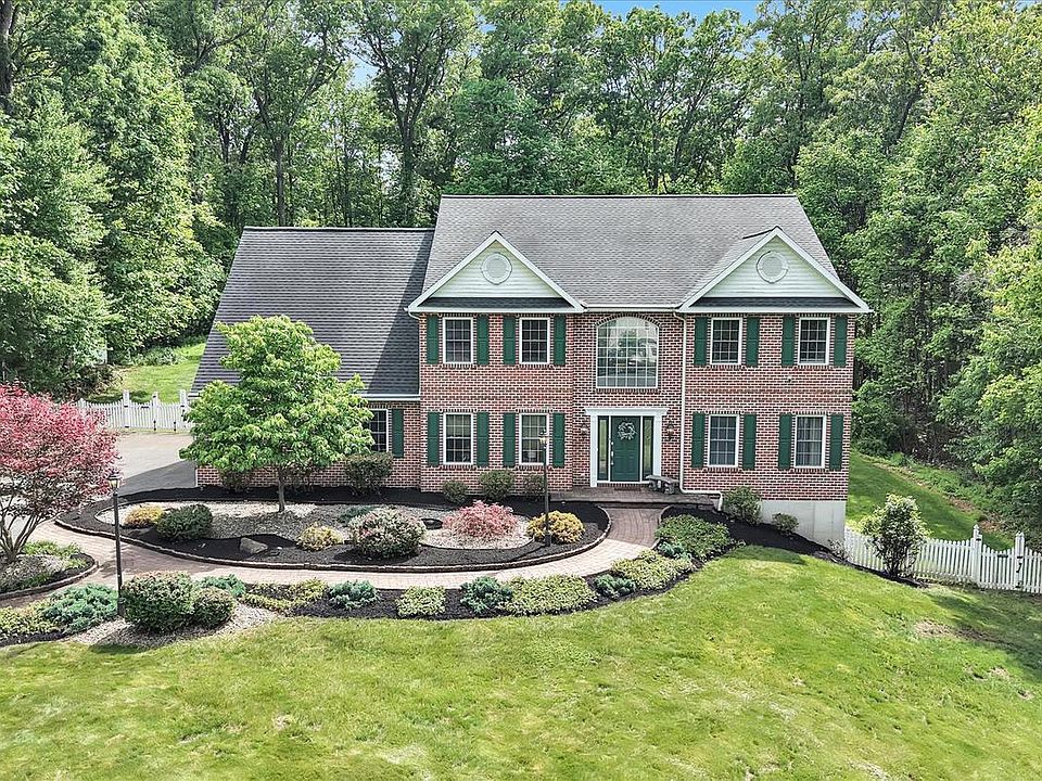1st image of 224 Pine Cir