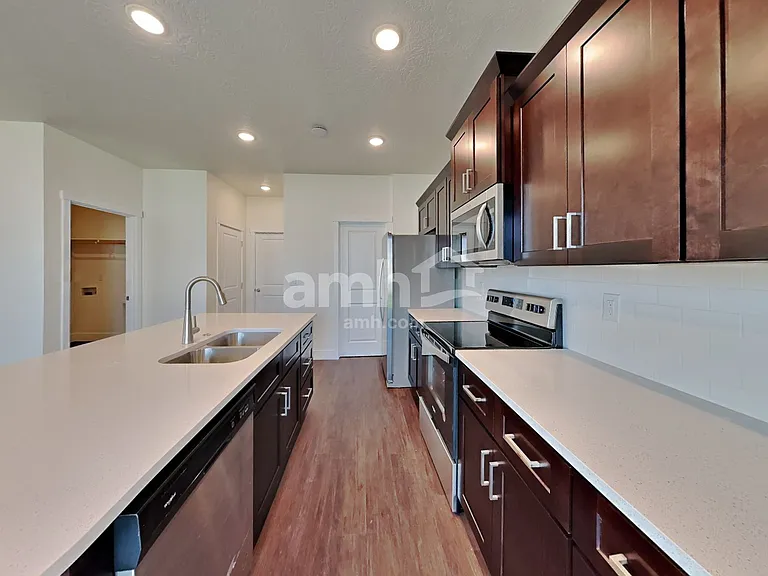 3087 N Vigo Ave — Photo 3