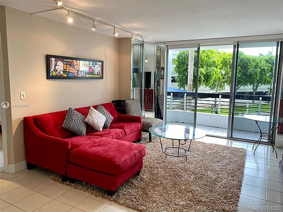3rd image of 3530 Mystic Pointe Dr APT 211