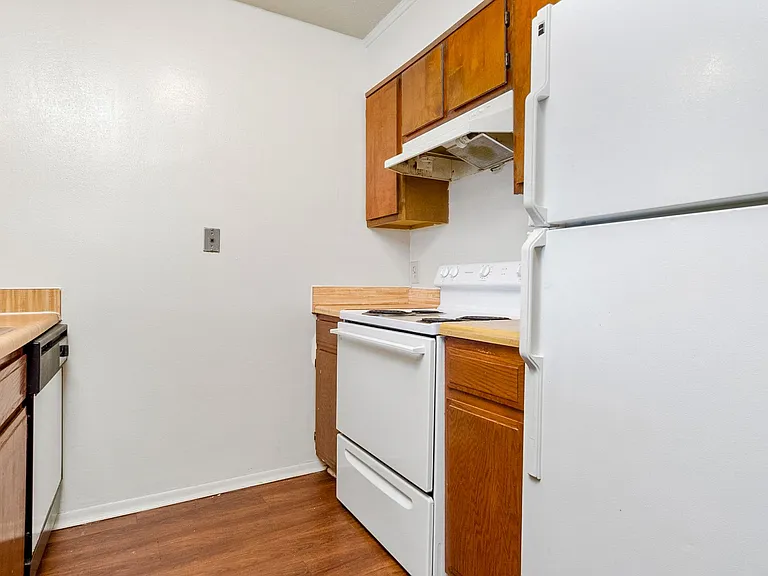 Tiffany Square Apartments — Photo 8