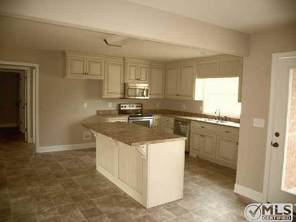 4th image of 25 Brookwood Dr