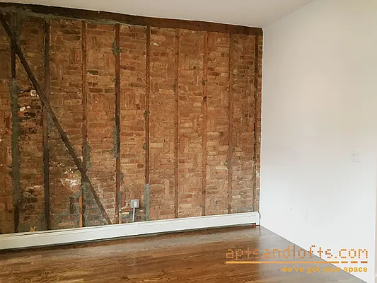 Rented by aptsandlofts.com | media 25