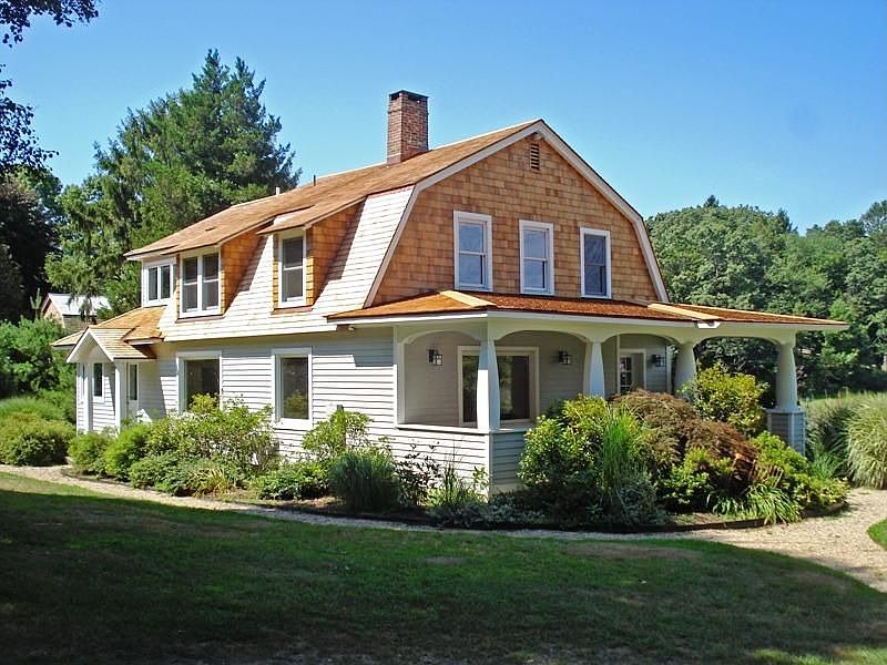 Beautifully restored Fence Creek colonial