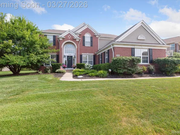 59200 Peters Barn Dr, South Lyon, MI 48178