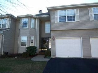 10 Roxiticus Ct, Annandale, NJ 08801