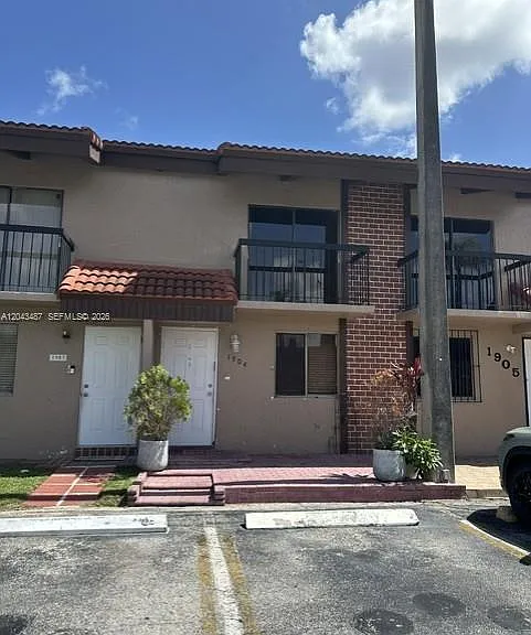 1819 SW 107th Ave #1904 — Photo 2