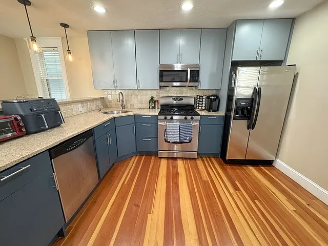 211 W 8th St #2 — Photo 6