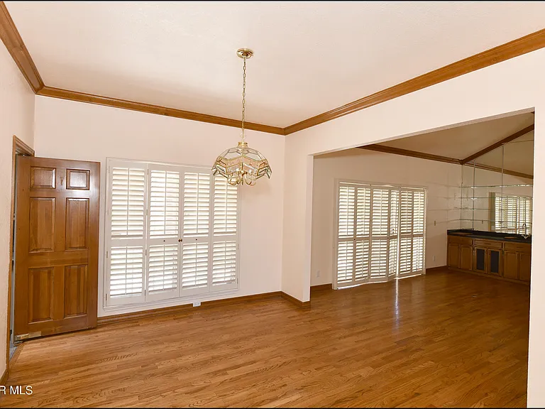 1004 Los Jardines Cir — Photo 9