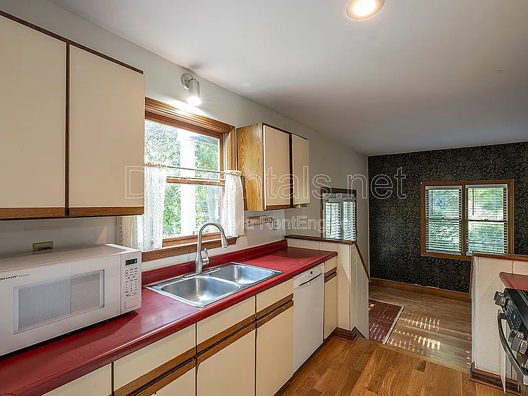 425 Ansley St — Photo 4