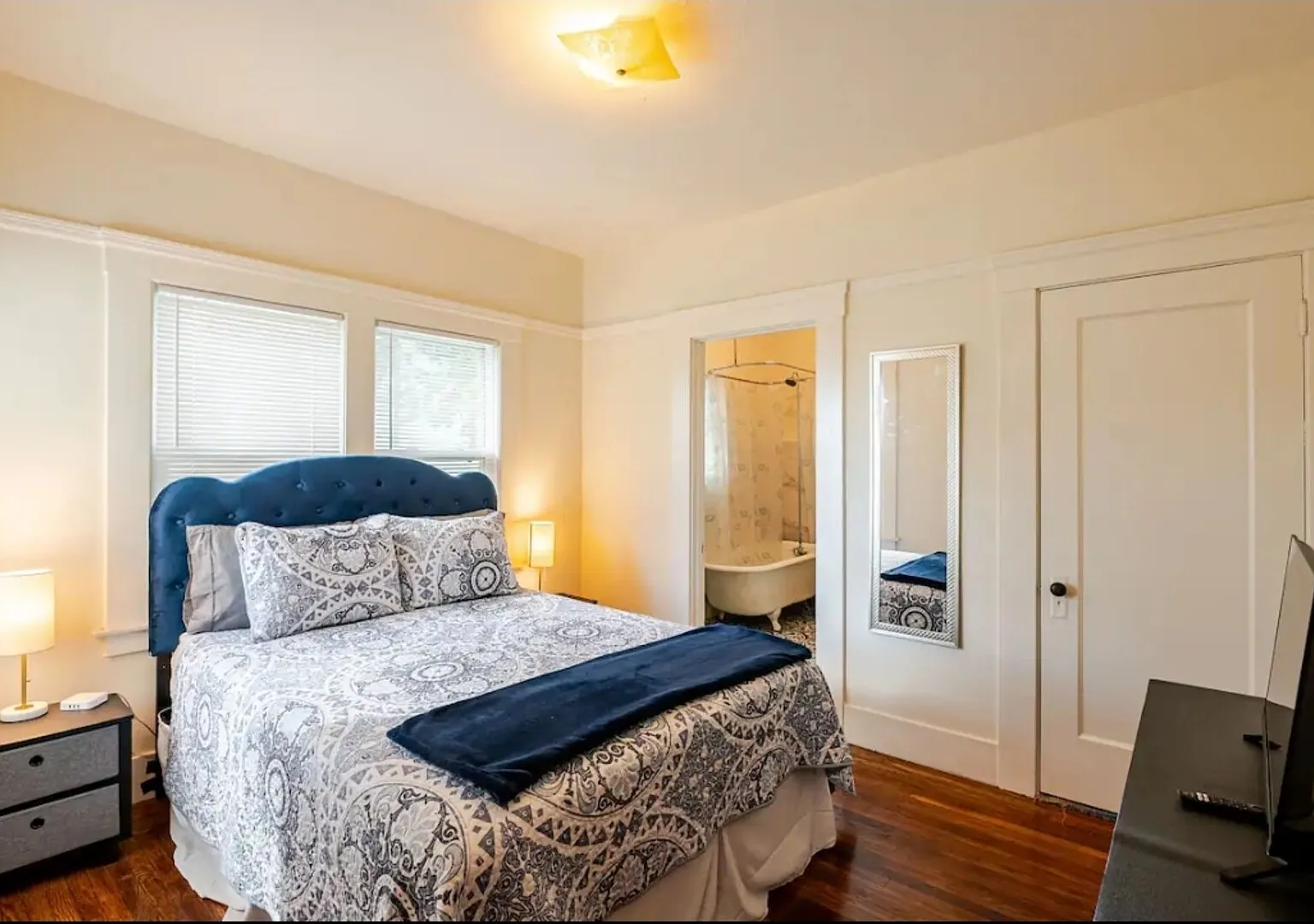 The Grand Heritage: Deluxe One Bedroom Home — Photo 2