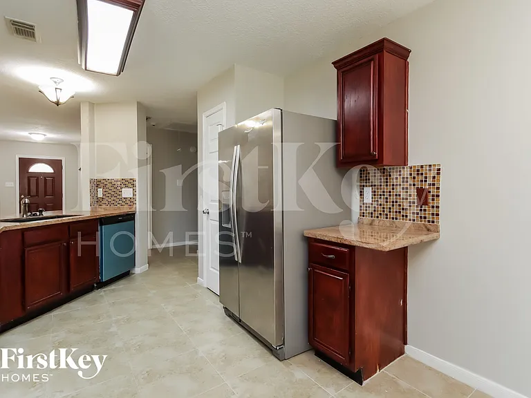 2210 Dublin Dr — Photo 6
