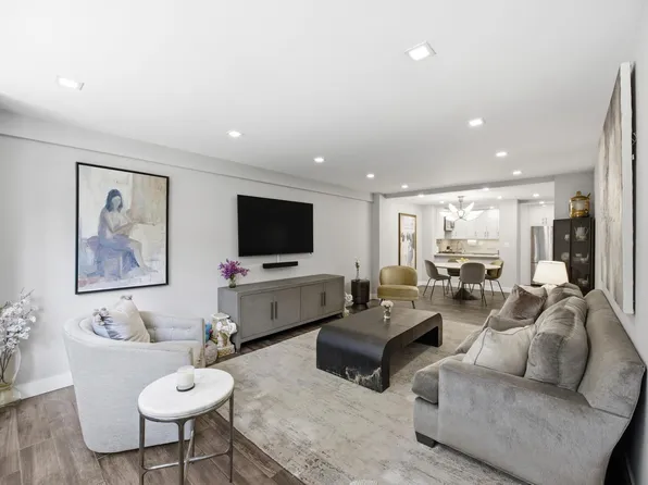 211 East 53rd Street image 1 of 24