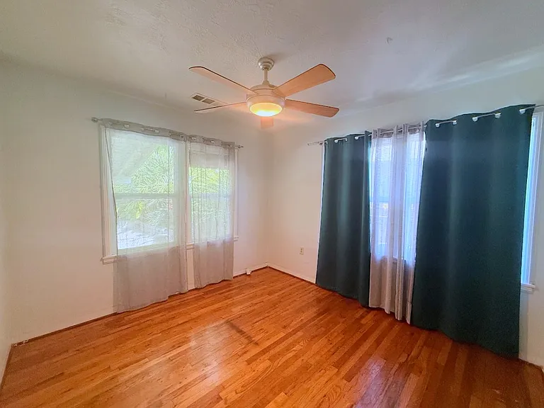 3021 Oleander Ave — Photo 10