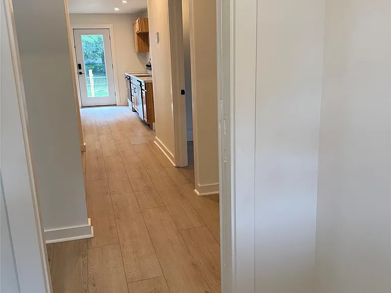 29 Thompson St — Photo 11