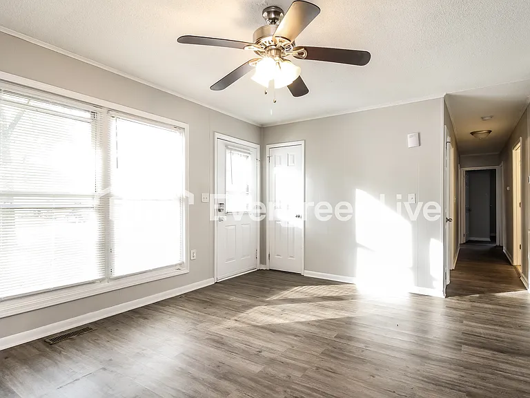 106 Thrift Dr — Photo 4