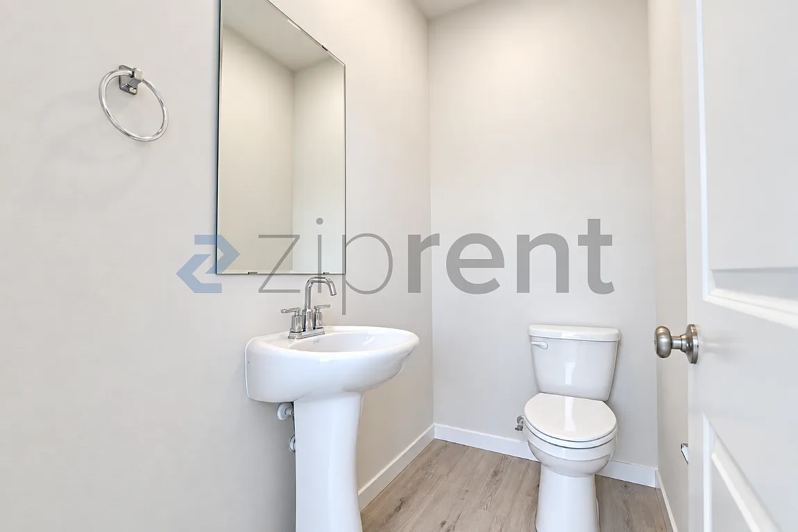 3 bed, 2.5 bath, 1456 sqft, $3,150 — Photo 4