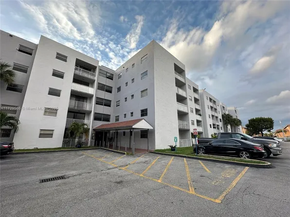 8185 NW 7th St APT 418, Miami, FL 33126
