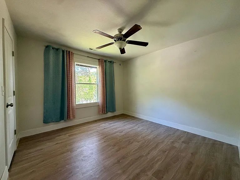 8028 Glade Rd — Photo 11