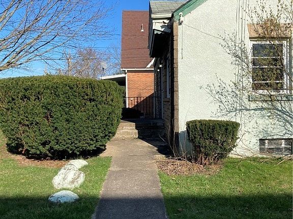 3rd image of 903 E Philadelphia Ave