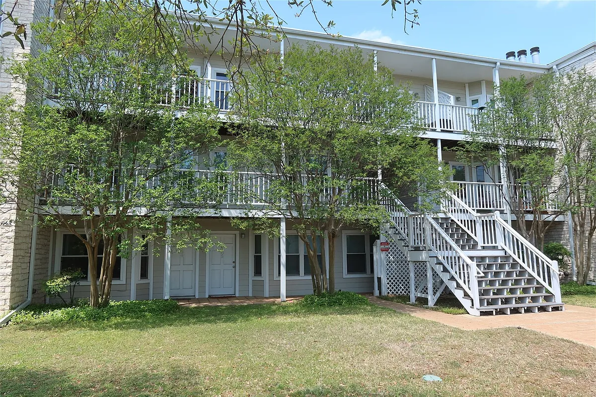 Photo 1 of 22 - 3400 Speedway St #104 - Austin, TX Primary Photo - 3400 Speedway St #104
