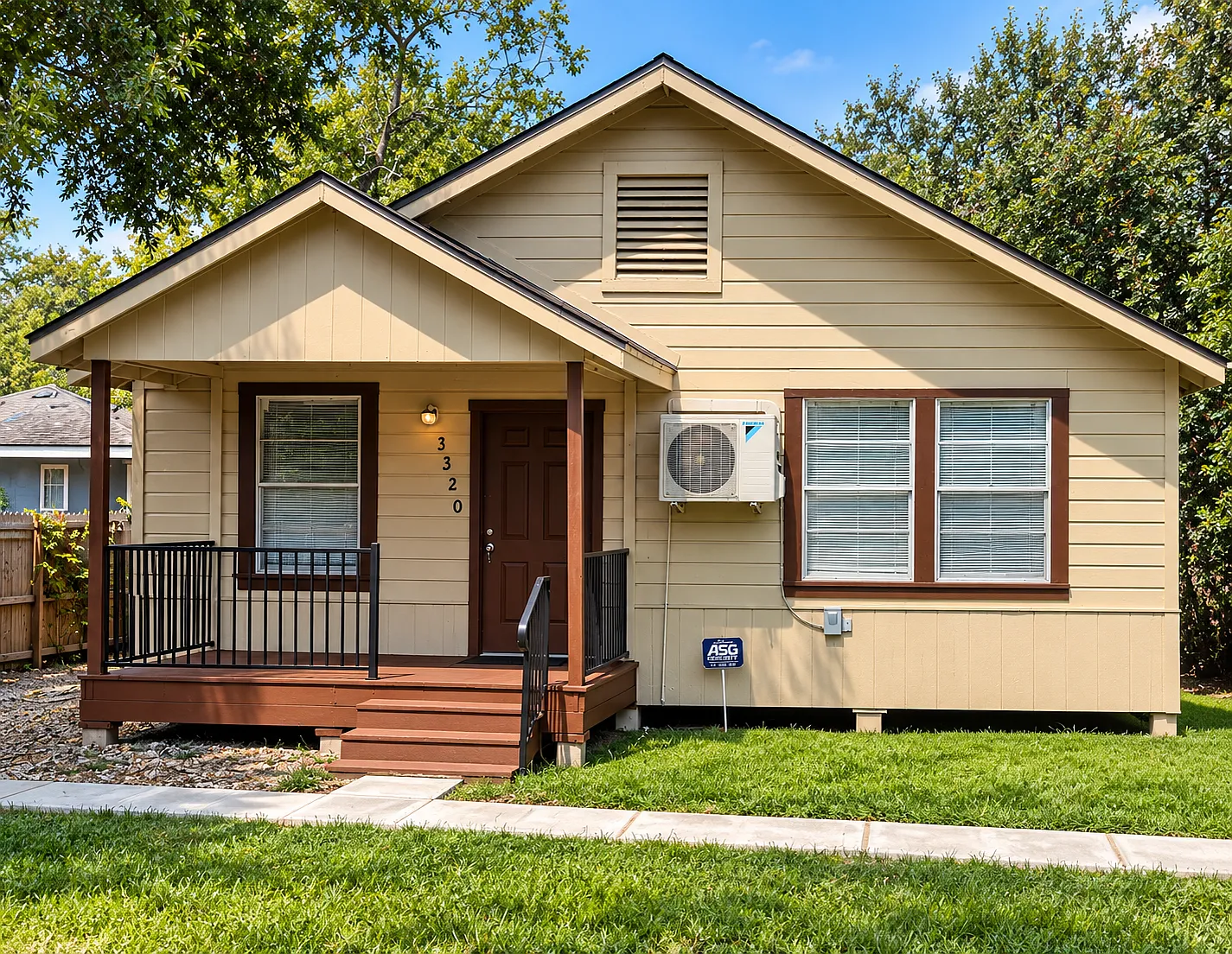 4 Bedroom, 2 Bath Deposit Waived + $150 Gift Card Vouchers Accepted — Photo 1