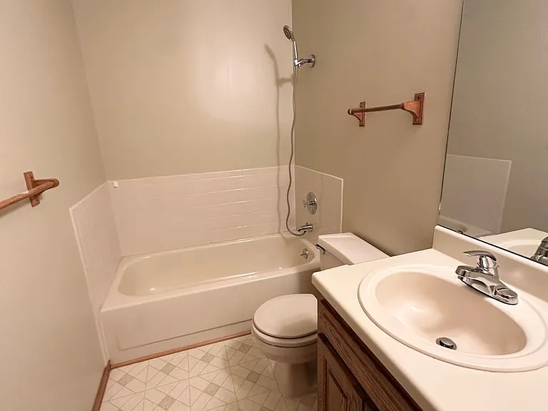 2765 E Verona St — Photo 12