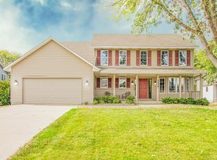 3320 Commonwealth Ct, Woodbury, MN 55125