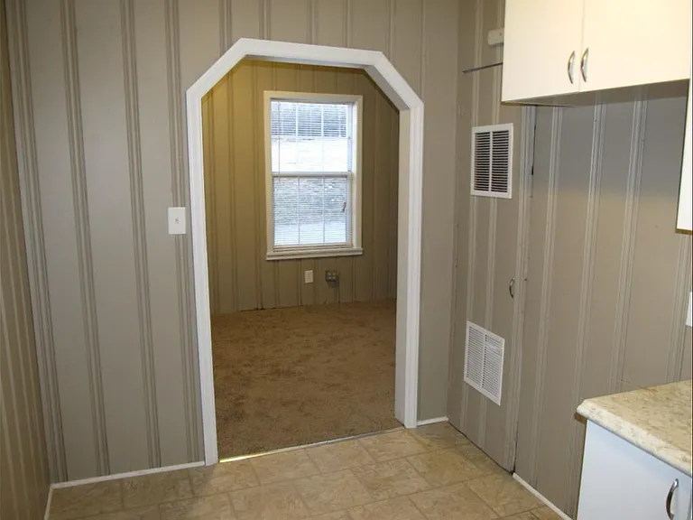 10706 Hickman Mills Dr — Photo 14