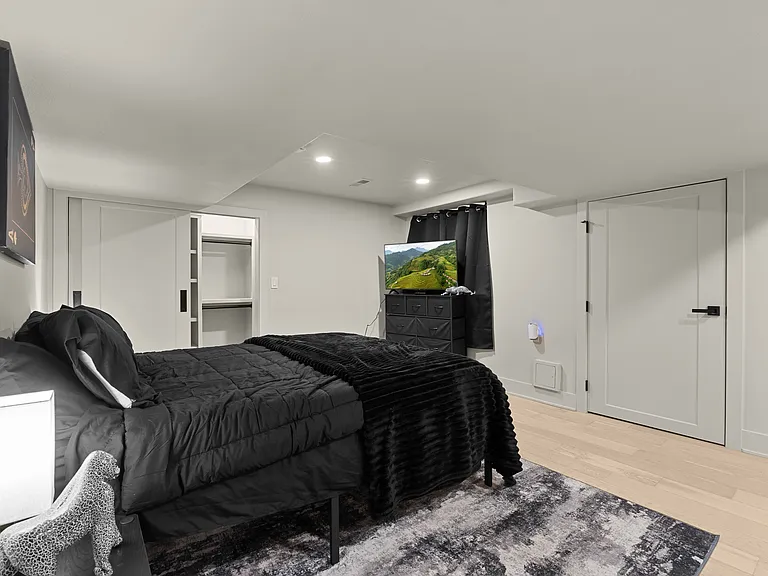 2019 W 81st Ter — Photo 32
