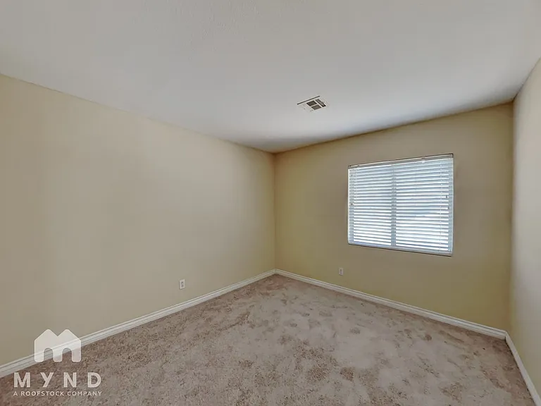 695 Emerald City Ave — Photo 15