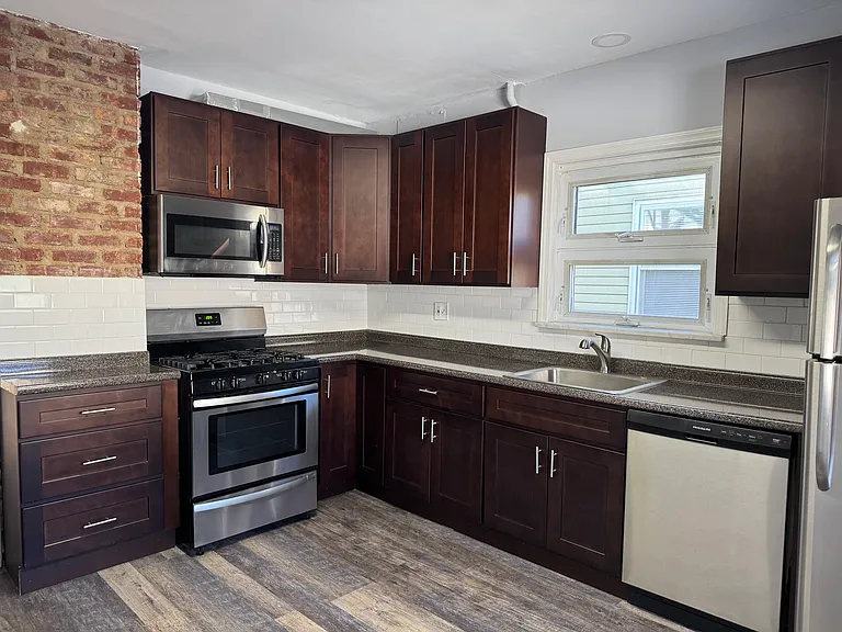 271 Davis Ave #2 — Photo 20